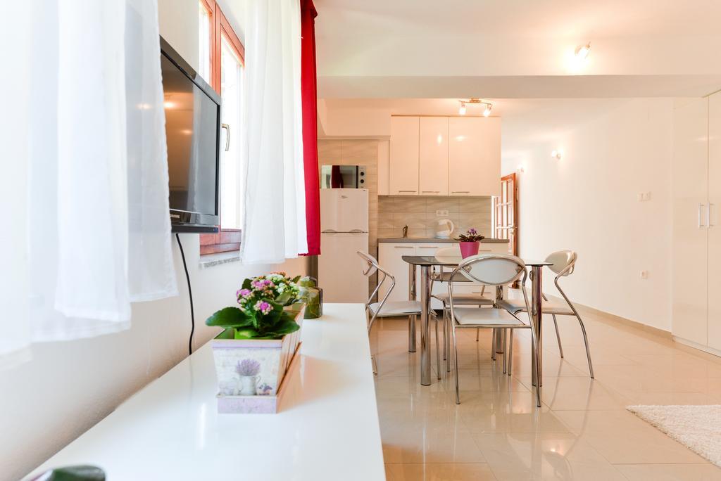 Nora Apartment