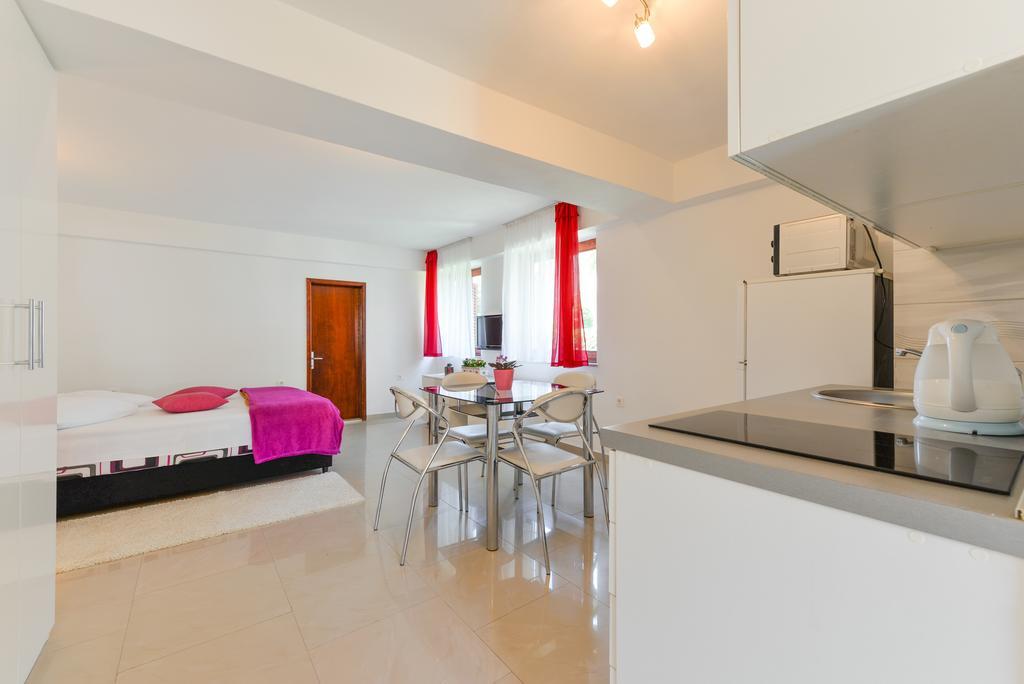 Nora Apartment